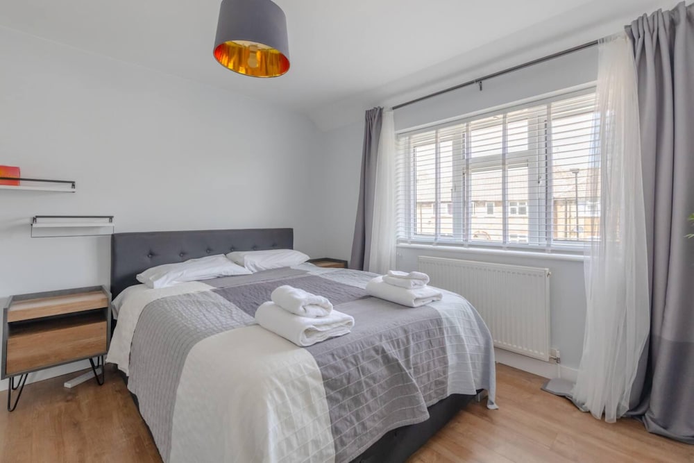 Фото Modern & Spacious 3bd House - Canning Town