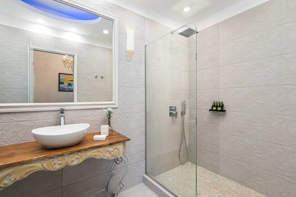 Фото Thousand Stars Suites & Rooms