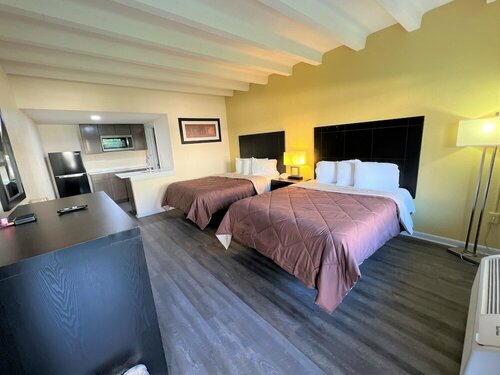 Гостиница James River Inn & Suites в Ньюпорт Ньюс