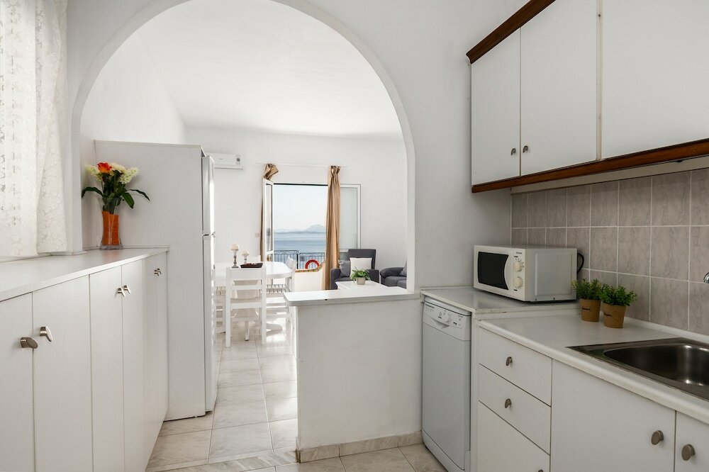 Фото Four-Bedroom Villa Eleni by Konnect, with Private Pool & Stunning Seaview