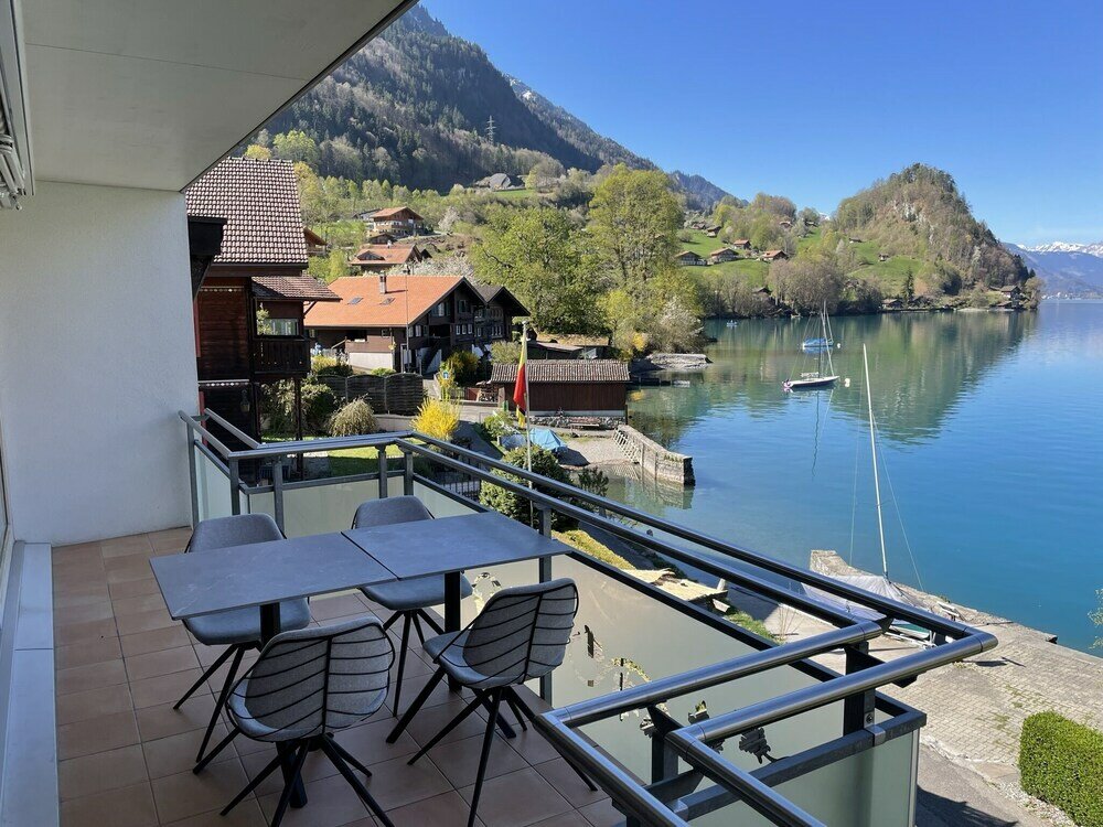 Фото Chalet Apartments Iseltwald