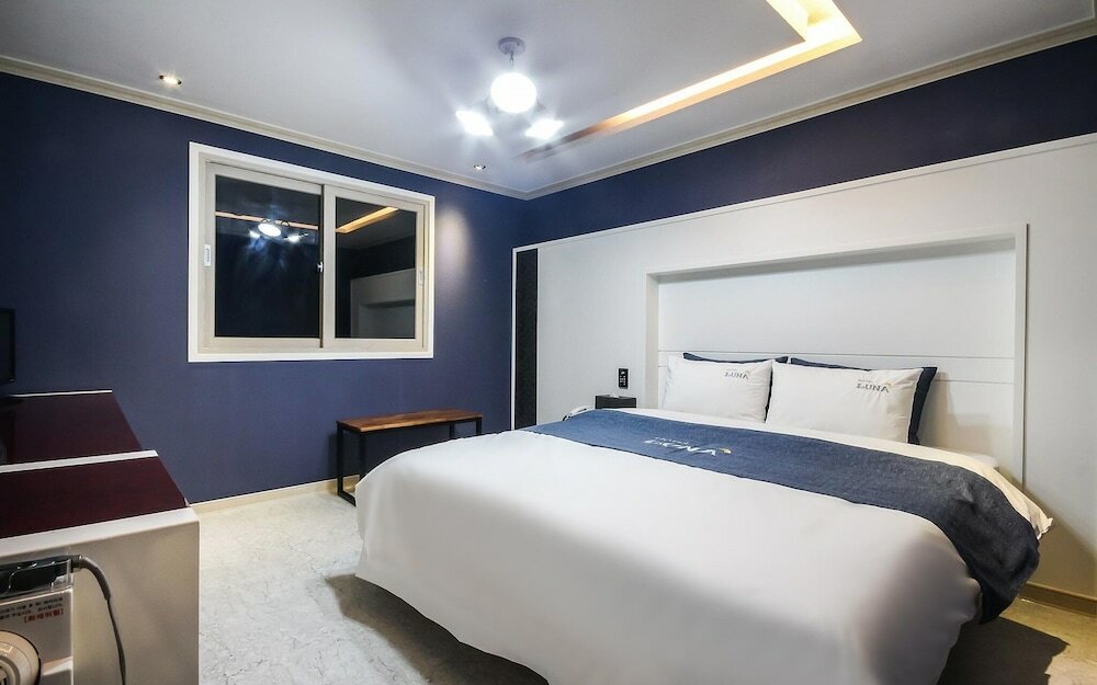 Фото Yeosu Luna Hotel