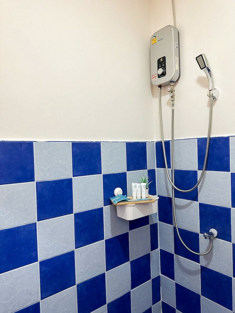 Фото Montana Hotel & Hostel Phuket