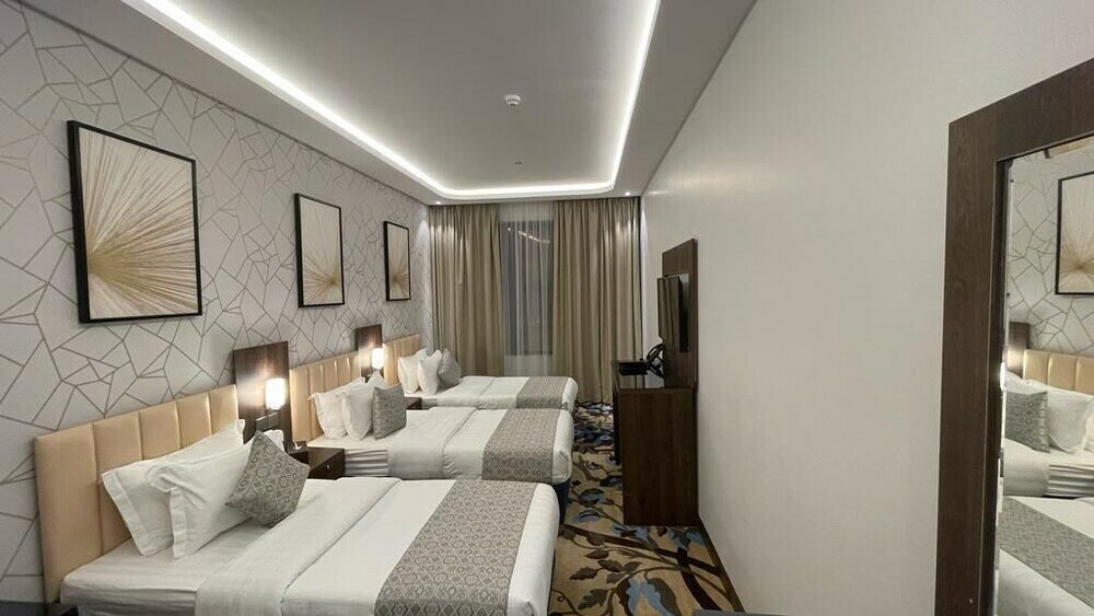 Фото Green Hills Hotel