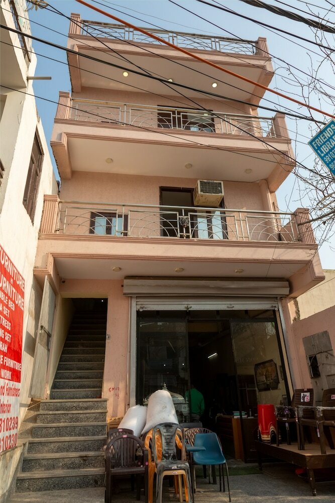 Фото Eat Sleep Wander Studio Apartments