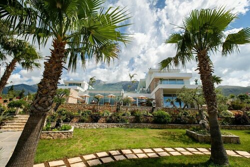 Гостиница Empire Beach Resort