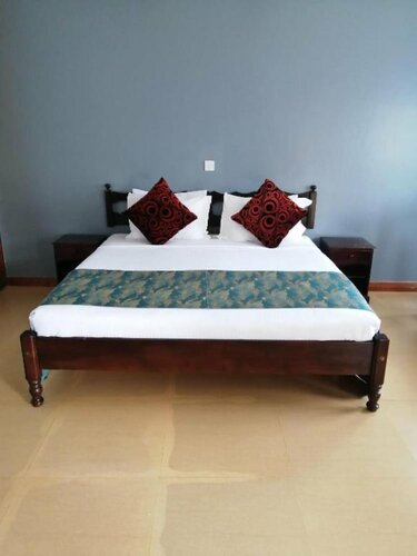 Гостиница The Lawns Restaurant в Накуру