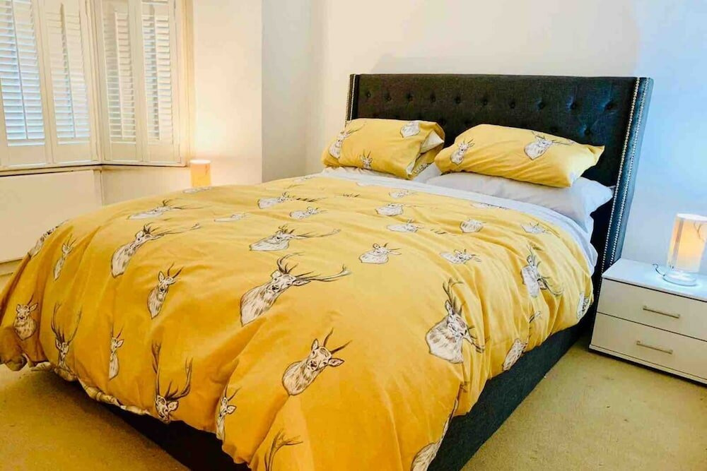 Фото Pleasant, Intimate Flat With Backyard in Battersea