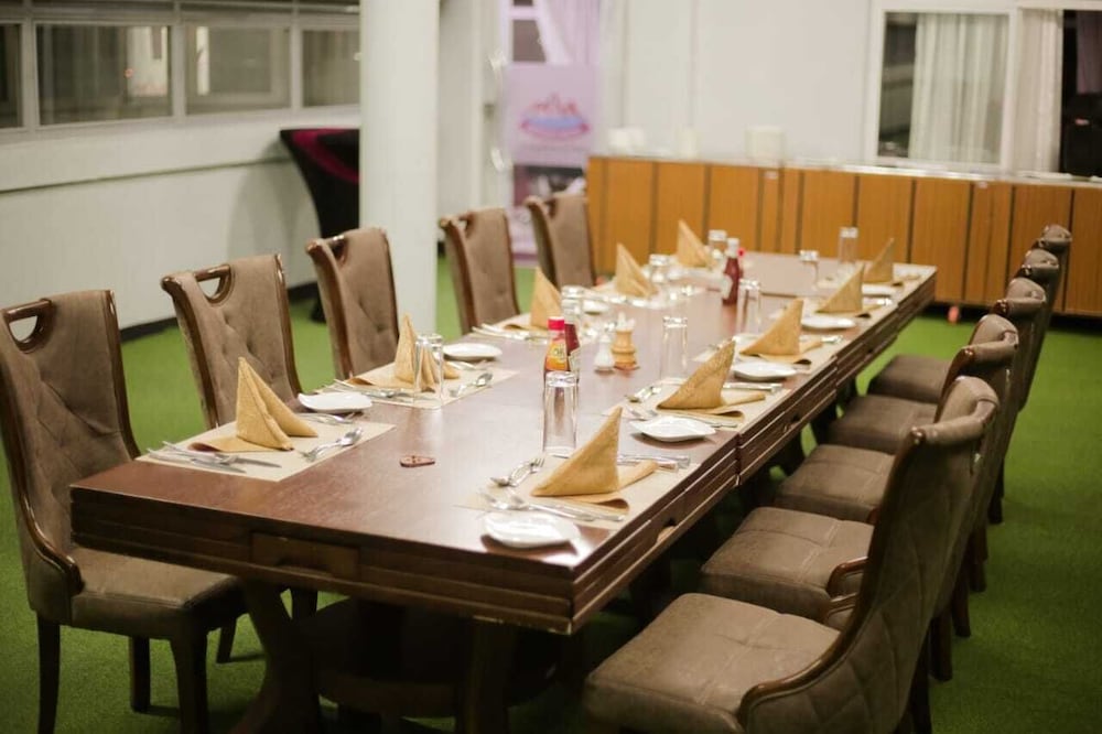 Фото Empolos Hotel Limited