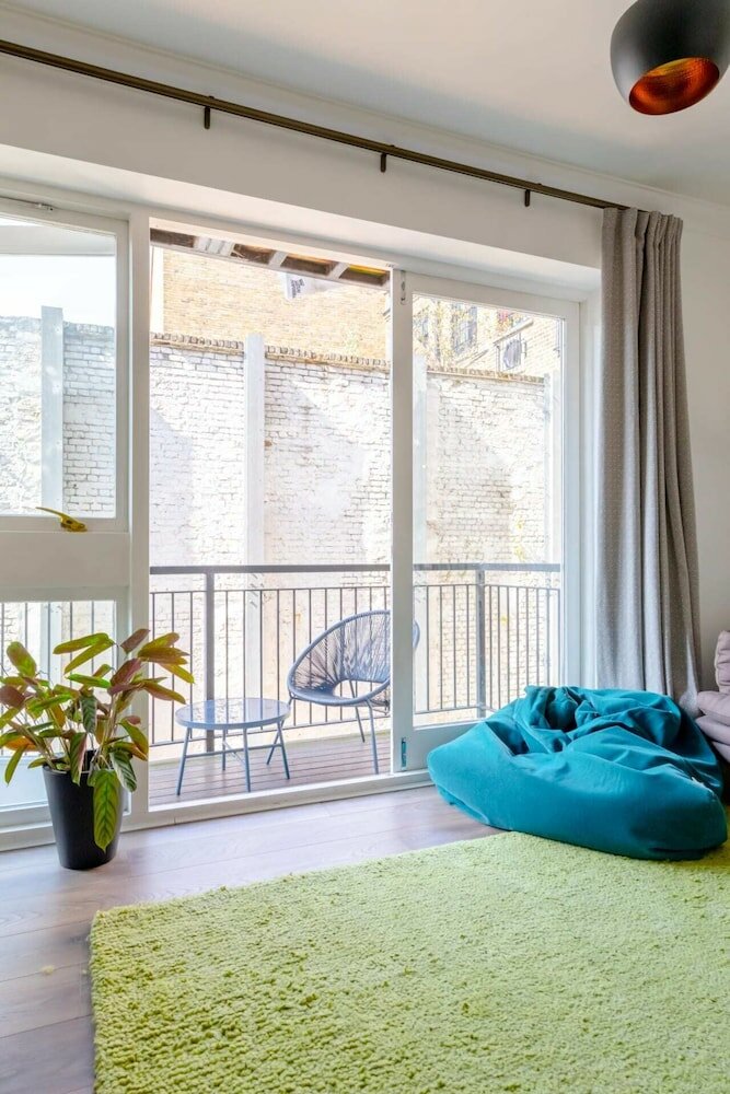 Фото Light & Modern 2bd Flat With Balcony - Brick Lane