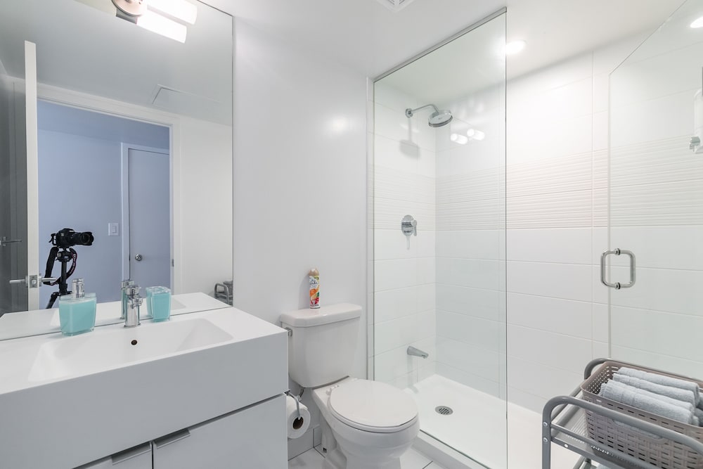 Фото SkyTree - Condos in Heart of Downtown