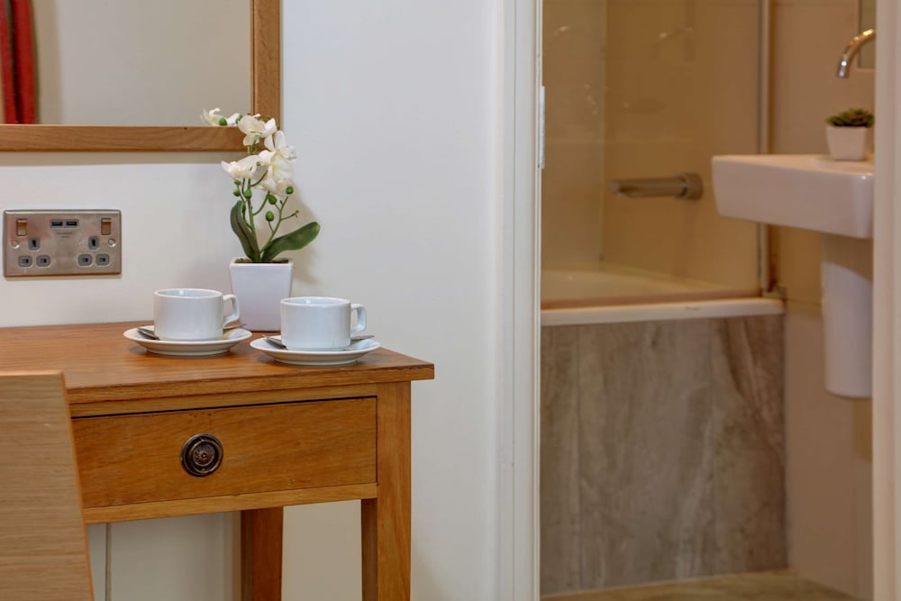 Фото Queensway Hotel, Sure Hotel Collection by Best Western