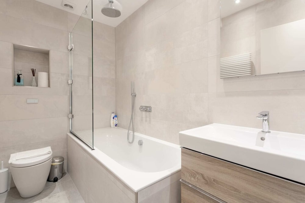Фото Fantastic 2 Bedroom Apartment in Central London