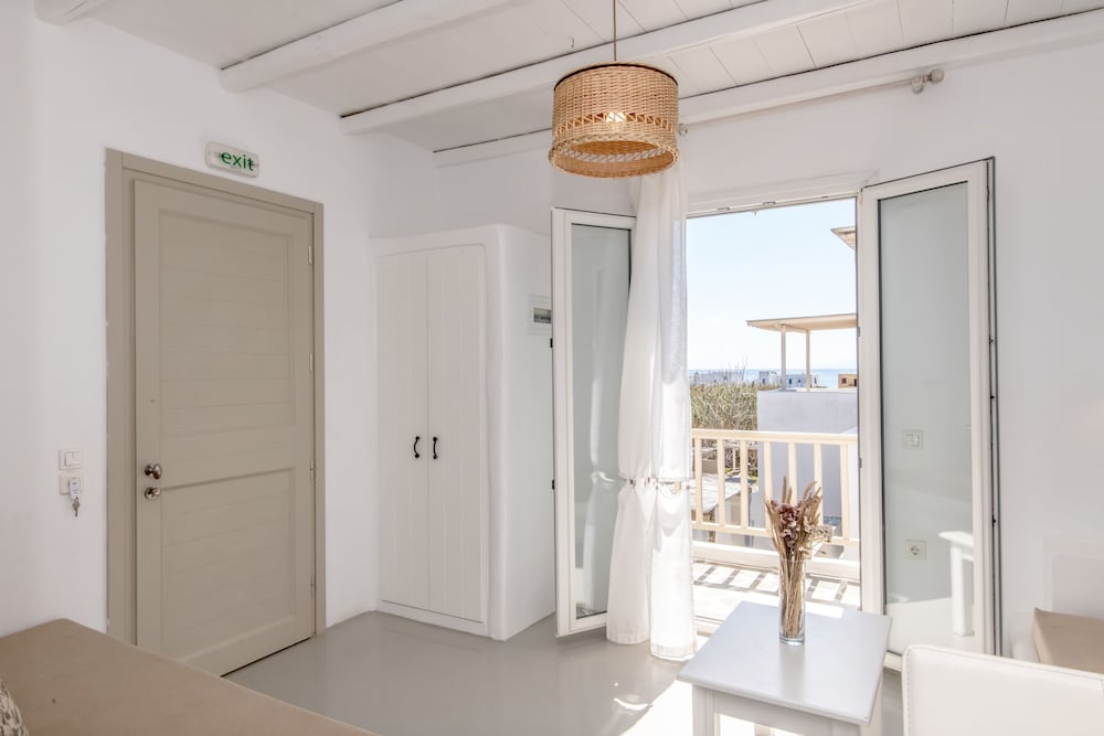 Фото Ninemia Suites & Open air SPA