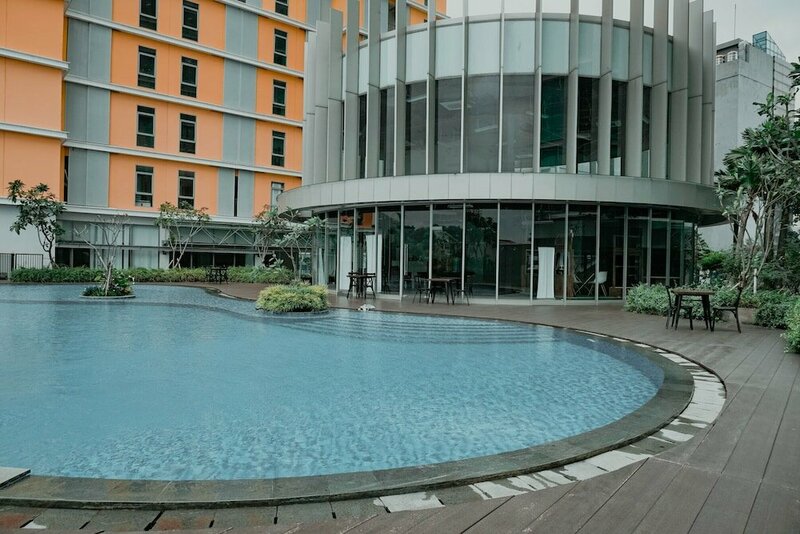 Гостиница Nice And Comfort 2Br At Pejaten Park Apartment в Джакарте