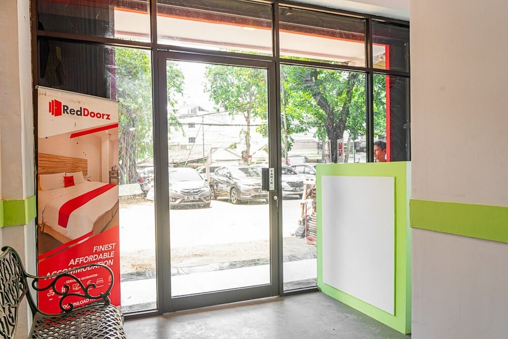 Фото RedDoorz near Pecenongan 2