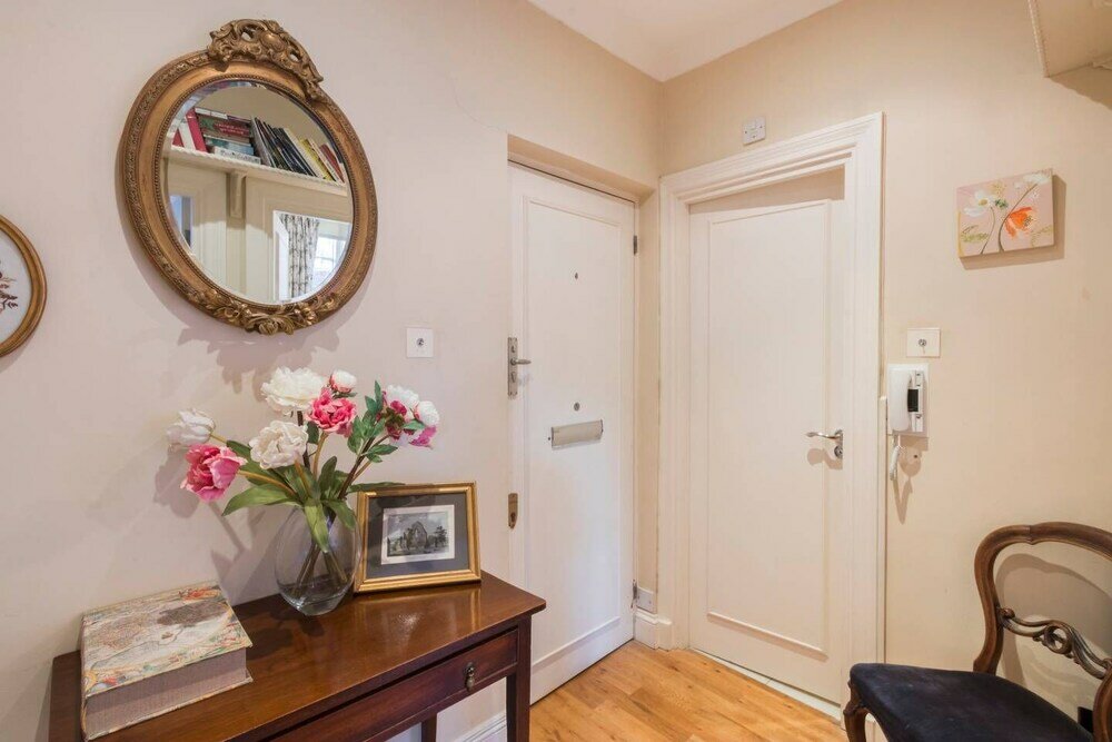 Фото Long Stay Discounts - Charming 1 bed Apt, Chelsea