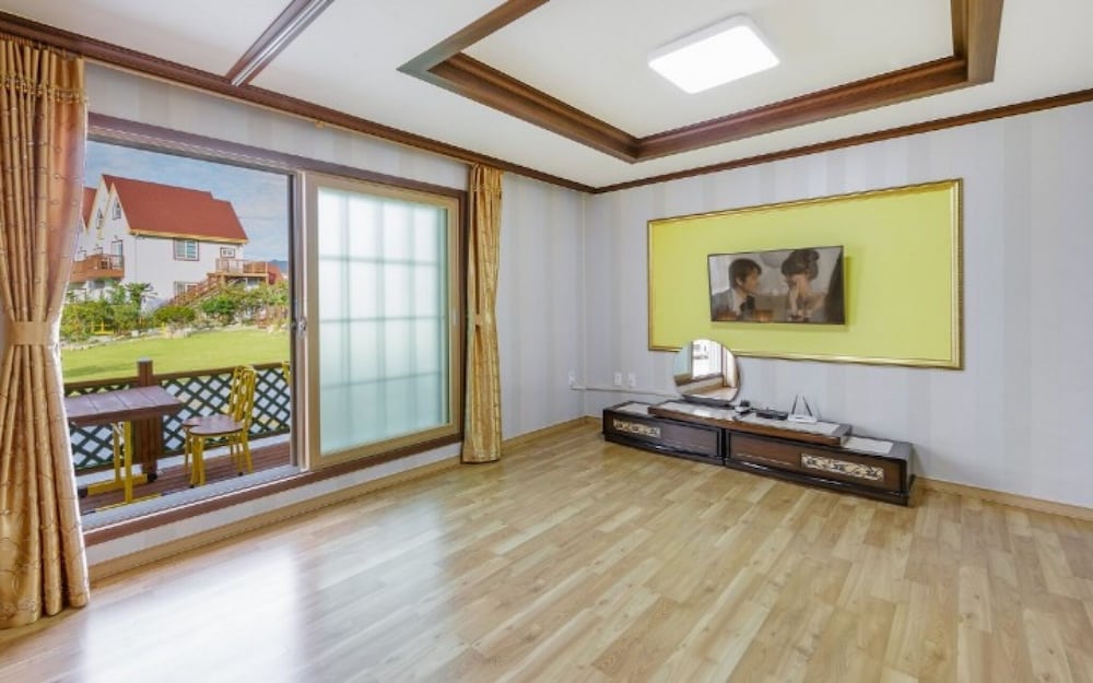 Фото Yeosu Glow Floor Pension