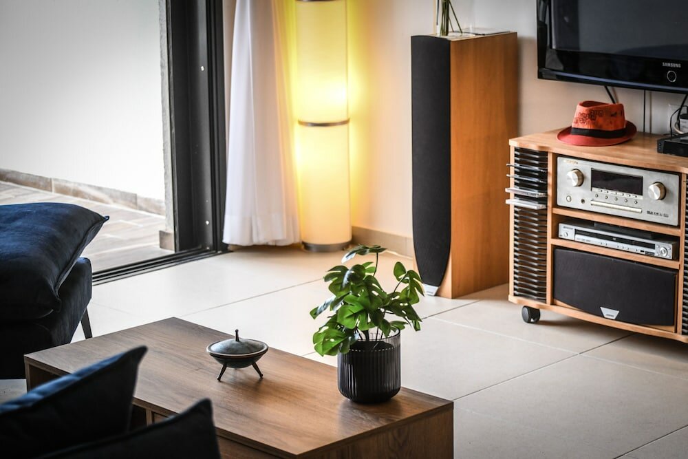 Фото Cozy Nest Apartment with balcony