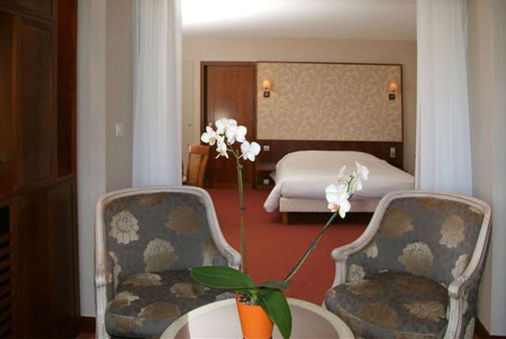 Фото Clos de Vallombreuse, The Originals Relais