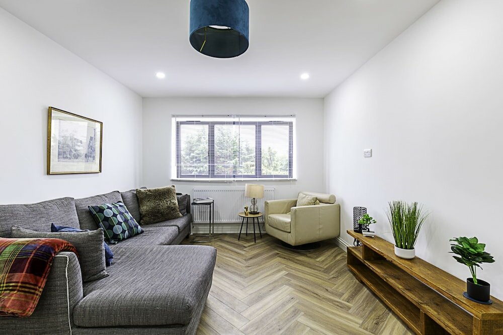 Фото Spacious and Beautiful Apartment In Hanwell