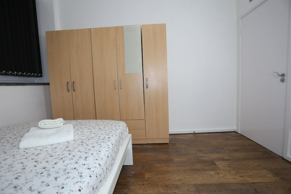 Фото Beautiful 2 beds Woolwich Central Apt