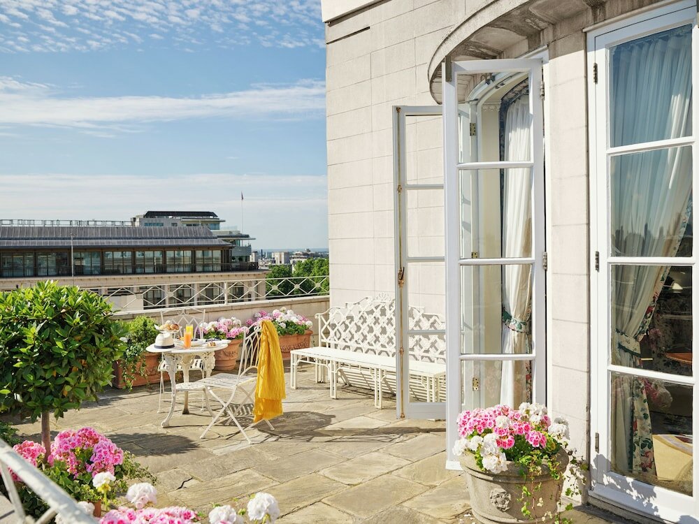 Фото The Dorchester