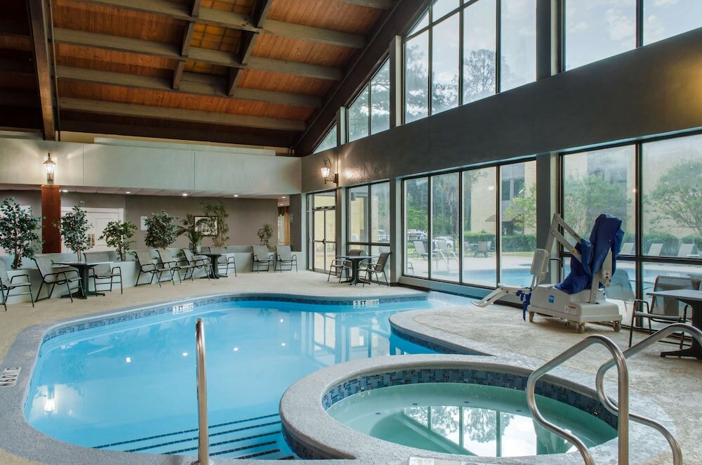 Фото Ramada by Wyndham Shreveport Airport