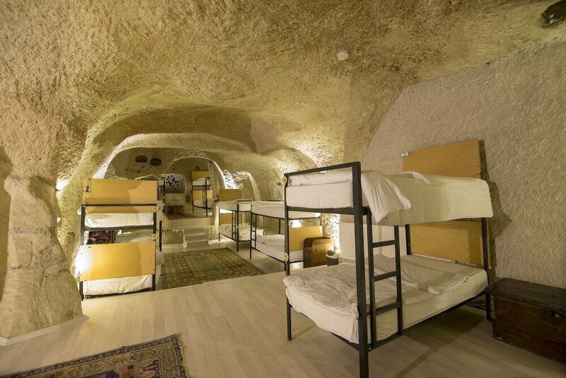 Хостел Kamelya Cave Hostel в Гёреме