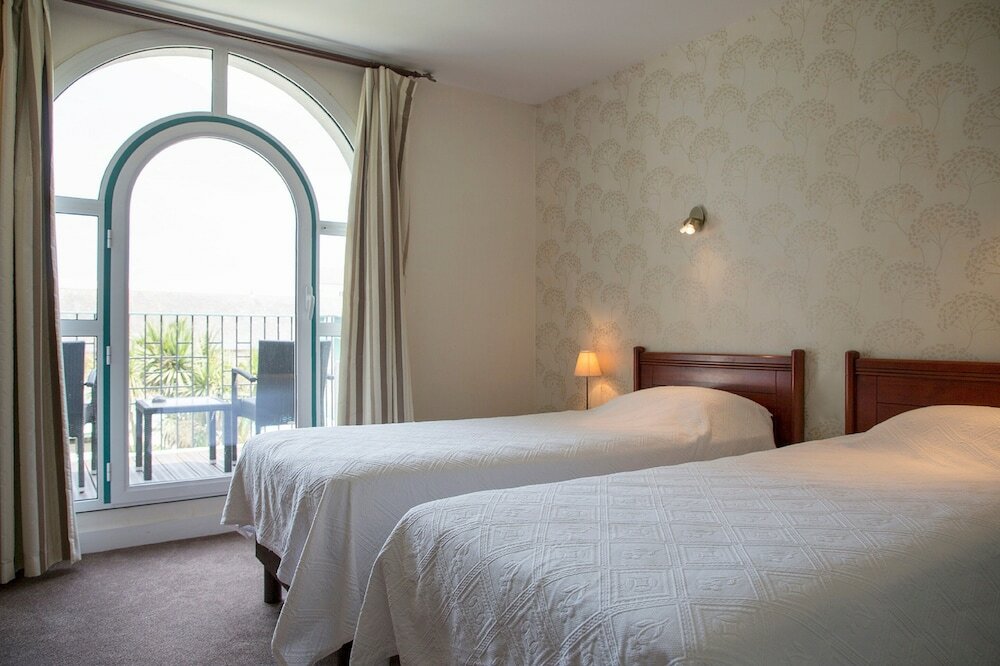 Фото Clos de Vallombreuse, The Originals Relais