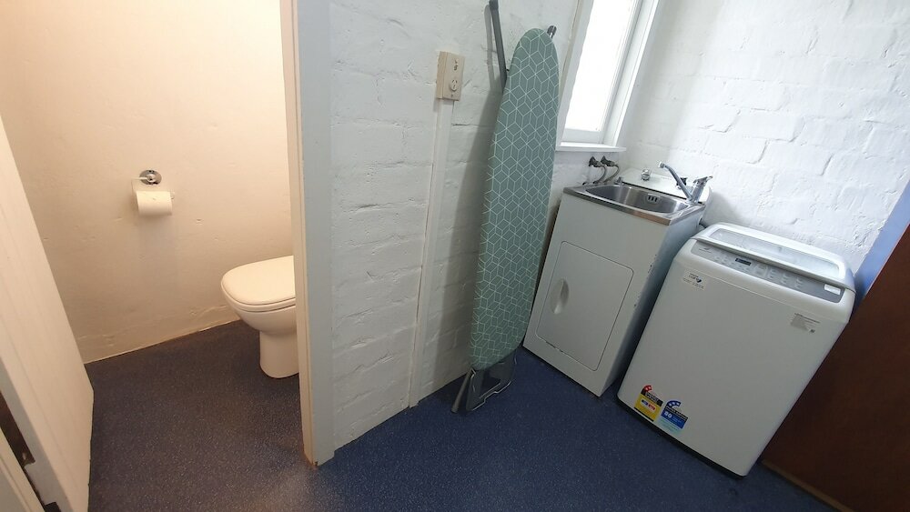 Фото Bright and Modern Oasis in Kingsland