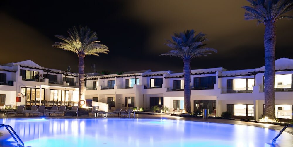 Фото R2 Bahía Kontiki Beach Apartments