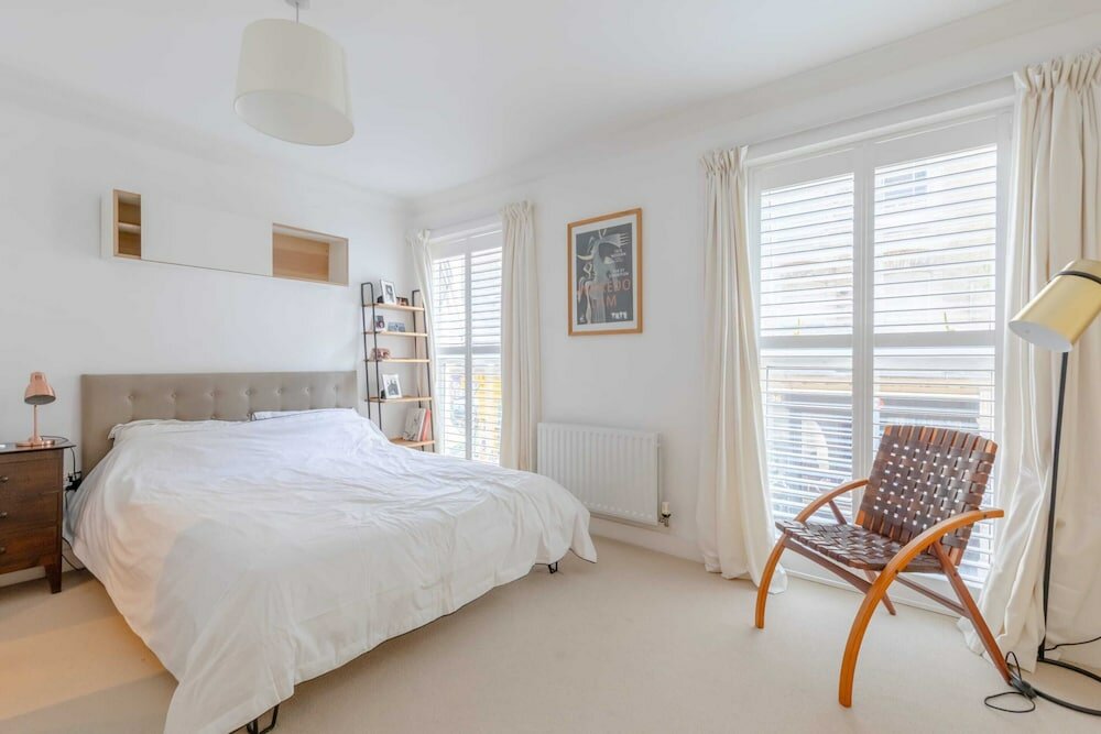 Фото Light & Modern 2bd Flat With Balcony - Brick Lane