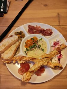 Samoye Populyarnoye Cafe (Lenina Street, 73) ، مطعم