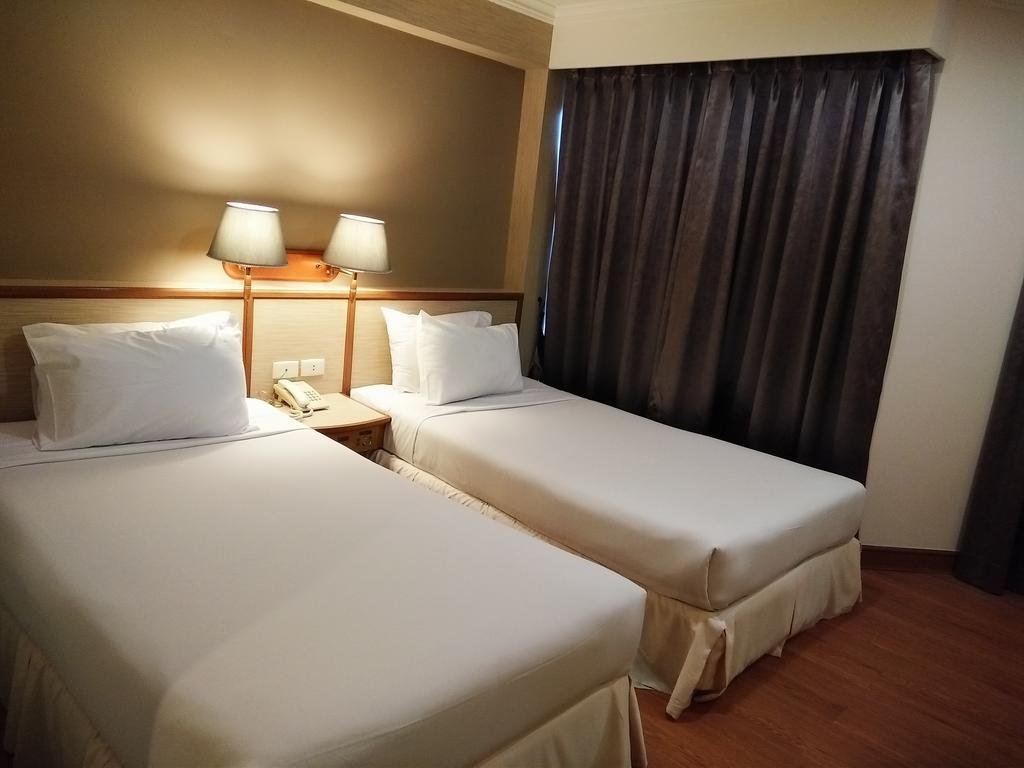 Фото Station One Hotel