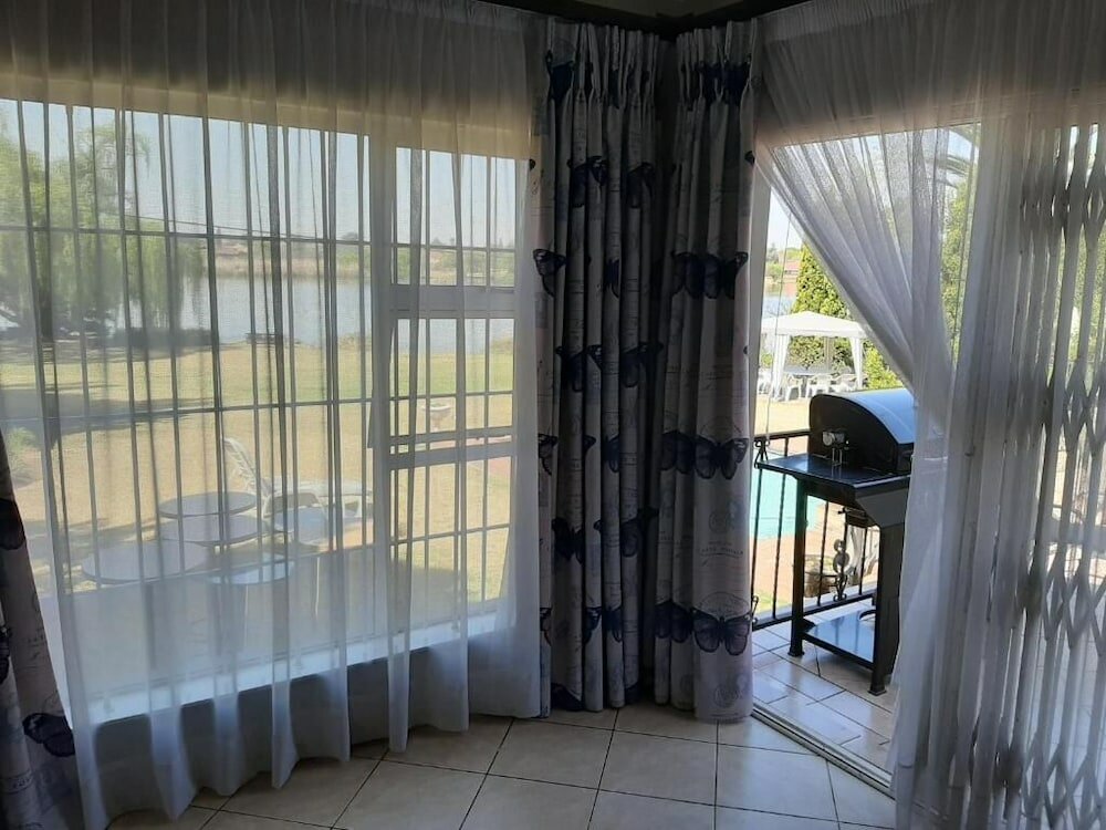 Фото The Lakehouse Guest House