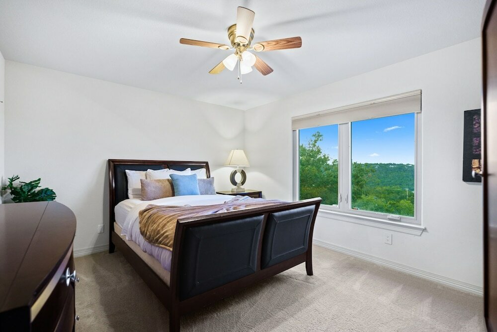 Фото Hillside Infinity Pool Retreat