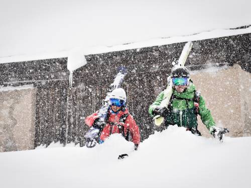 Фото Conrad's Mountain Lodge - Sport Equipment included