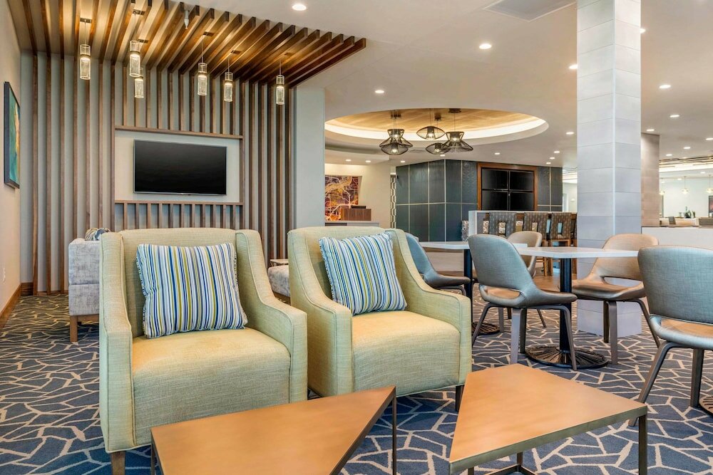 Фото Cambria Hotel Davenport Quad Cities