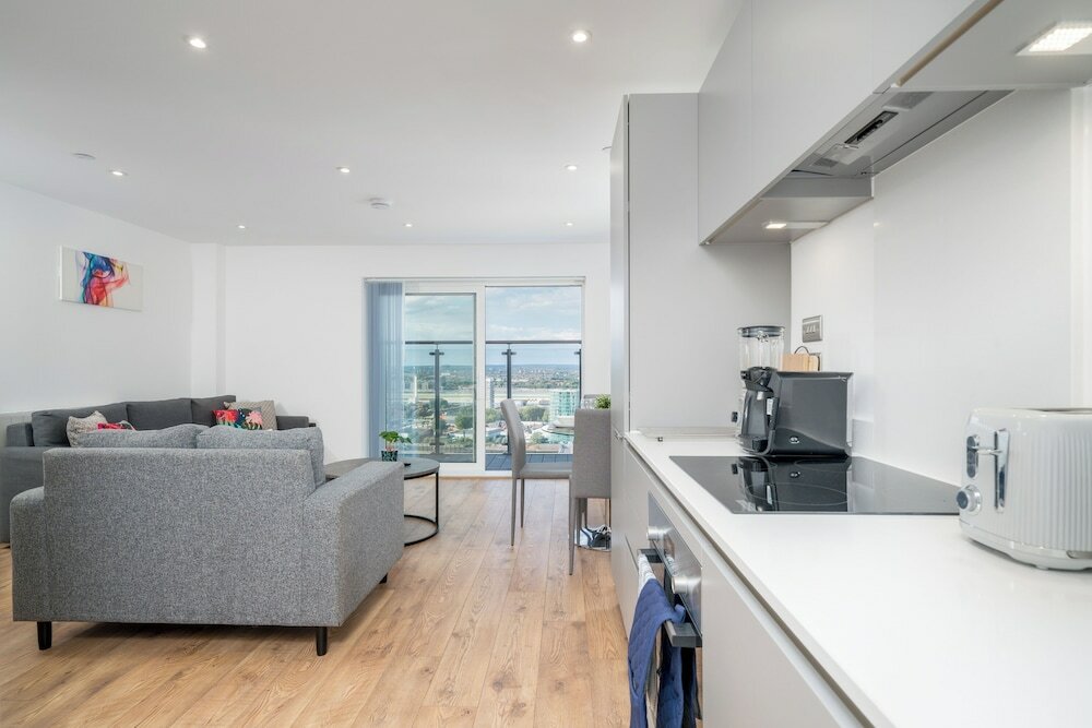 Фото Skyvillion - Woolwich 2-Bed Apartments