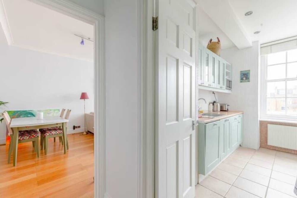 Фото Central and Spacious 2 Bedroom Flat in Kensington