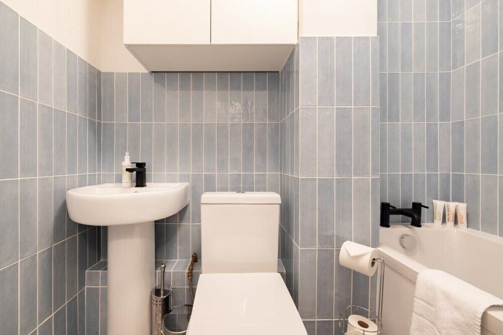 Фото The Shadwell Secret - Contemporary 4bdr House