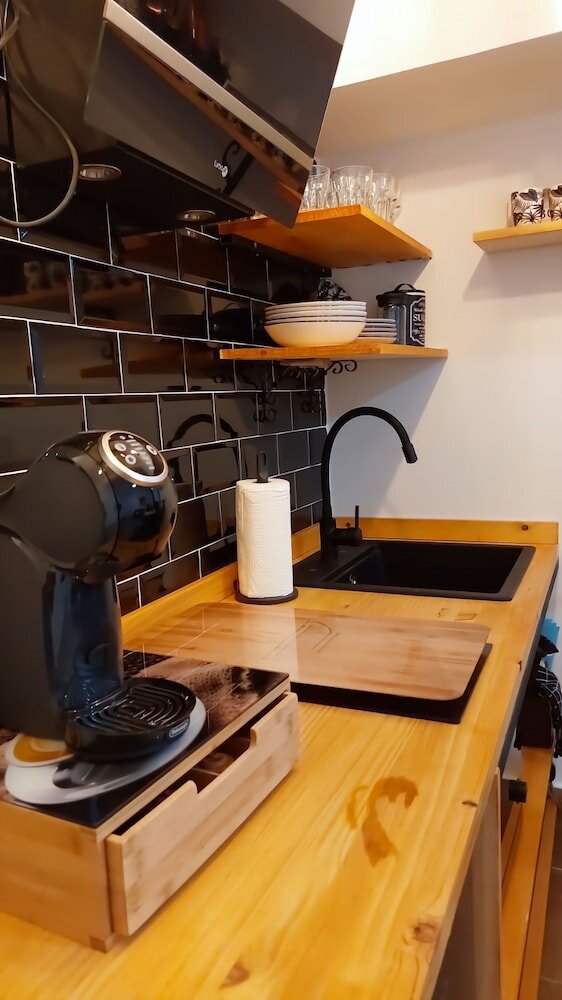 Фото Calle de Esteban Terradas 3 bajo