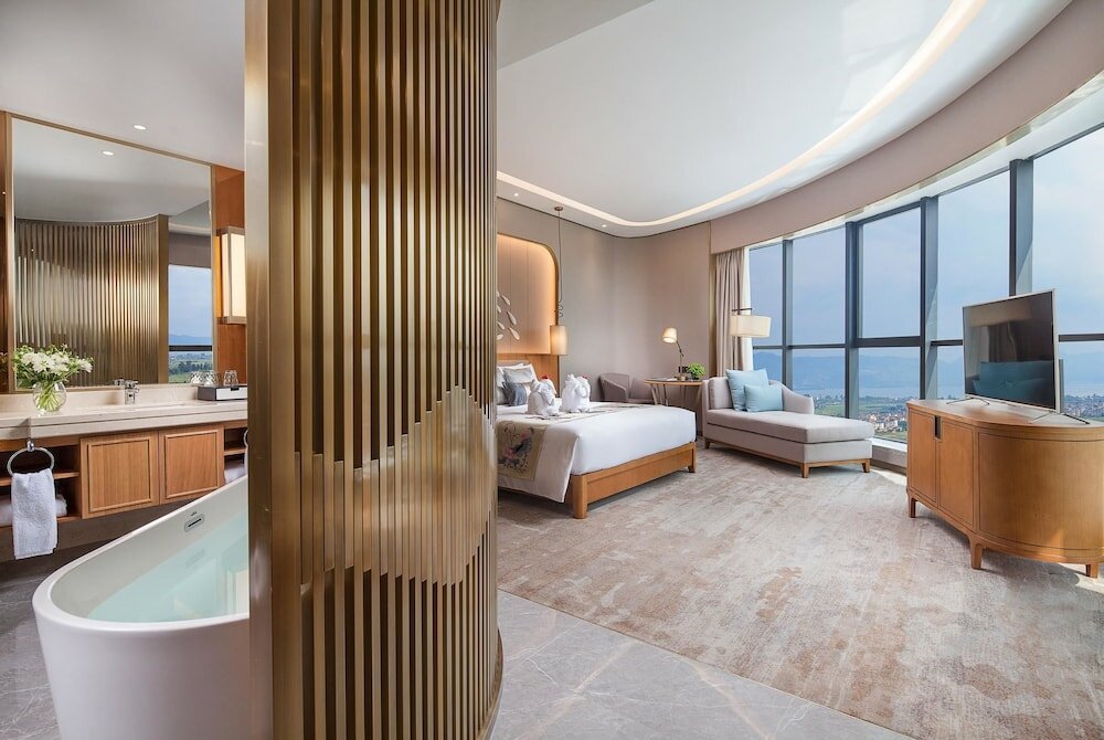 Фото Ramada Plaza Fuxian Lake