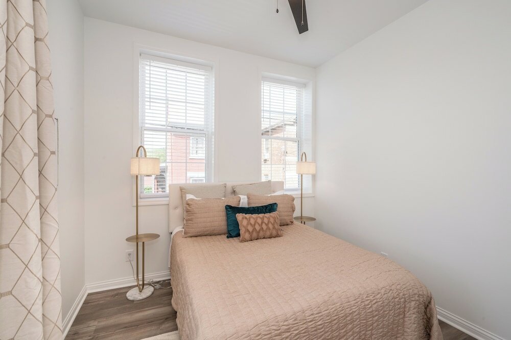 Фото Covington Charm Suites