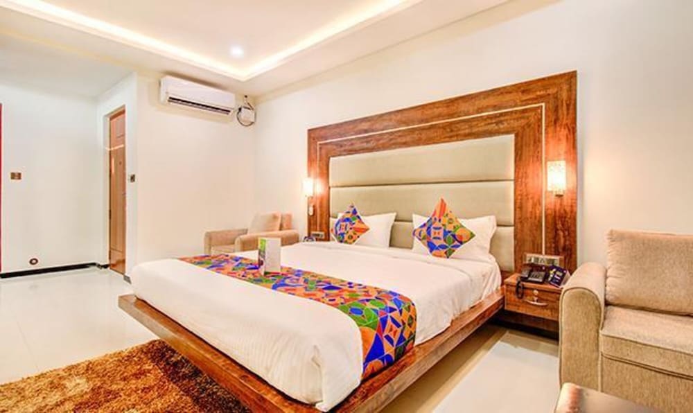 Фото Fabhotel The Rs Suites