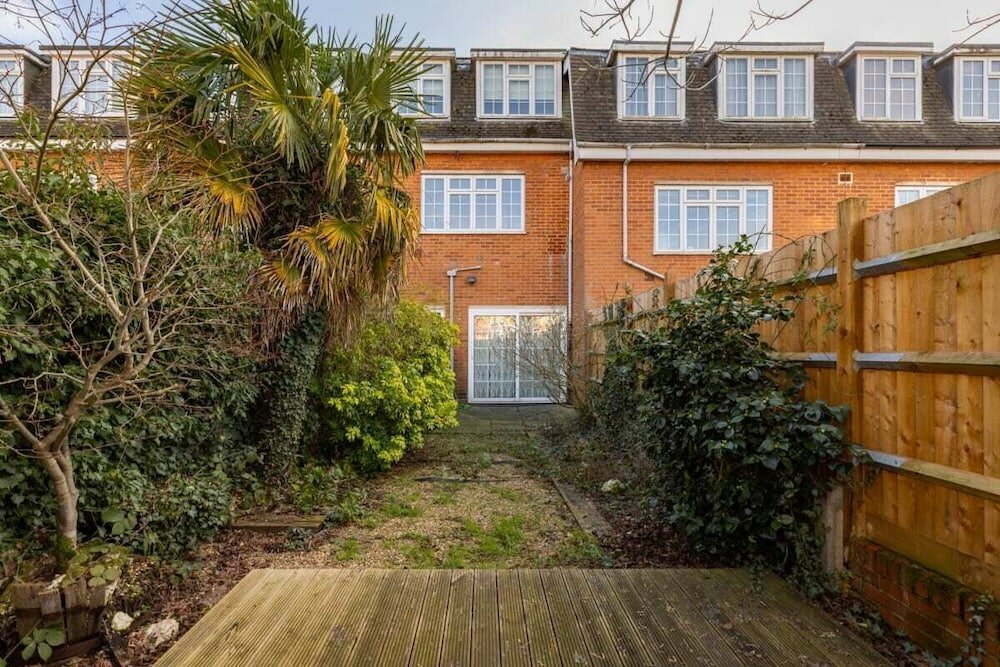 Фото The Mill Hill Wonder - Inviting 3bdr House With Garden