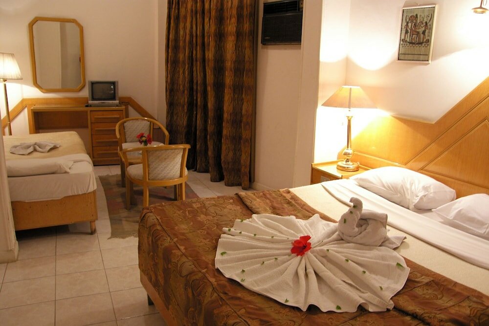 Фото Karnak Hotel