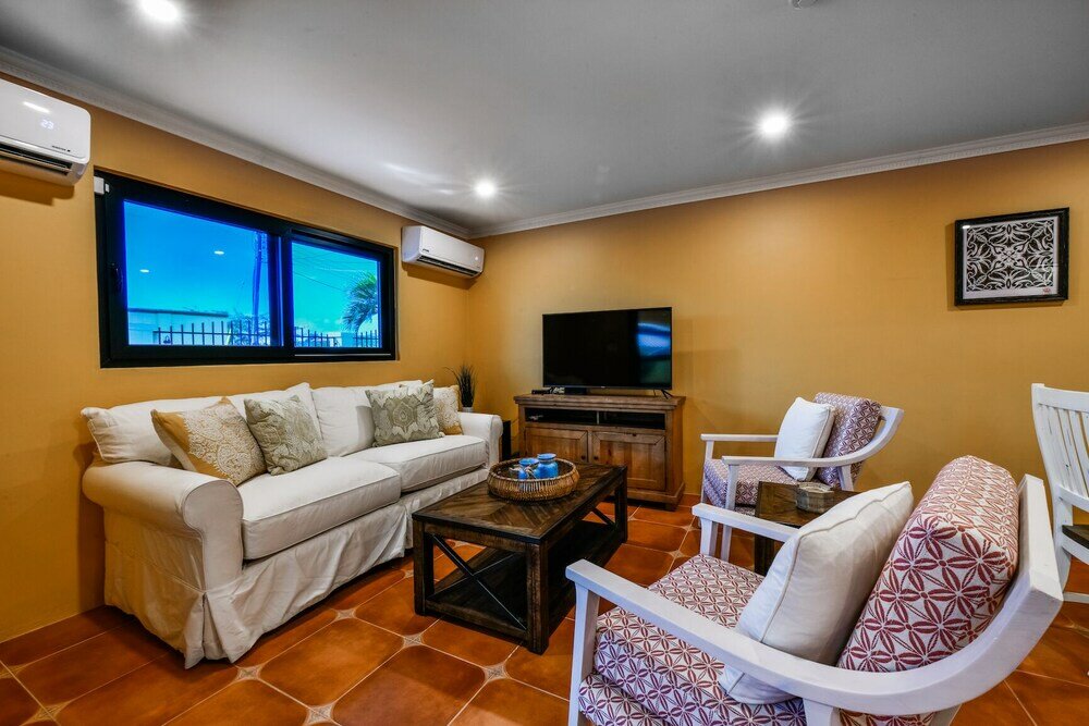 Фото Newly Renovated! Polynesian Themed in Noord!