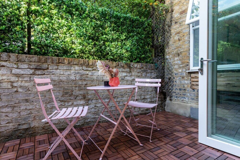 Фото Charming 1 Bedroom Apartment in Shepherds Bush With Patio Area